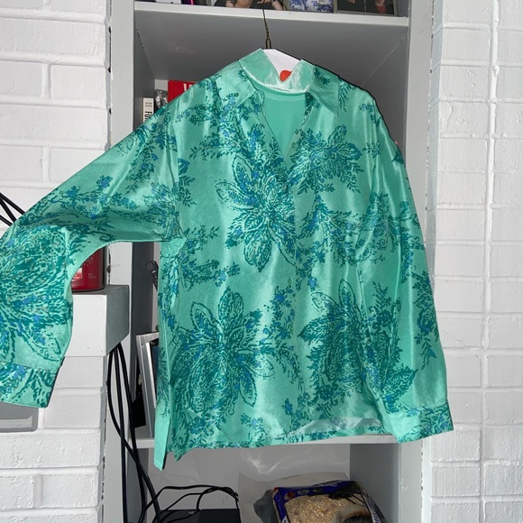 Peacock and floral 2 piece silk and velvet top set - Picture 8 of 10